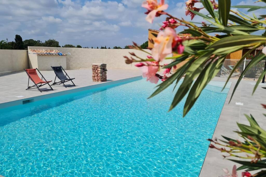 Appart Cosy Avec Son Exterieur Chaleureux,Piscine Et Parking Prive Fontvieille Εξωτερικό φωτογραφία